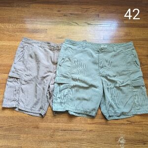 2 - Tommy Bahama | Men's 10" Cargo Relax Shorts | 42